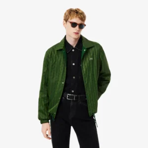 Description & care This jacket is packed with Lacoste style and expert technical touches. The reversible design features monochrome ripstop on one side and a signature monogram jacquard motif on the other, both with a water-repellent treatment to protect you from the elements in style. A must-have piece, with a relaxed cut and ergonomic finish details. Water-repellent ripstop and jacquard fabrics Central closure with logo snaps Two snap-close pockets on sides Adjustable drawstring waist Elasticated cuffs