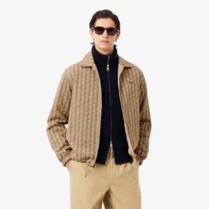 Description & care This jacket is packed with Lacoste style and expert technical touches. The reversible design features monochrome ripstop on one side and a signature monogram jacquard motif on the other, both with a water-repellent treatment to protect you from the elements in style. A must-have piece, with a relaxed cut and ergonomic finish details. Water-repellent ripstop and jacquard fabrics Central closure with logo snaps Two snap-close pockets on sides Adjustable drawstring waist Elasticated cuffs